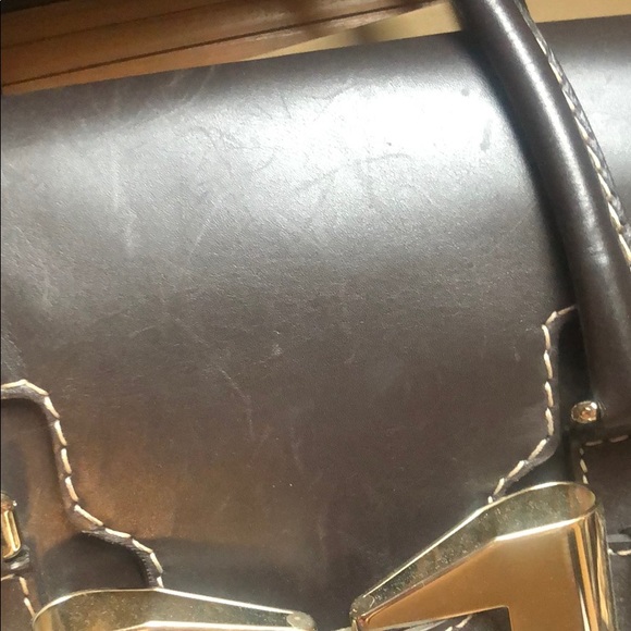 Authentic Gucci Monogram Queen Gold Bow Handbag - Picture 8 of 17